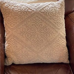Almohado tan throw pillow 20”